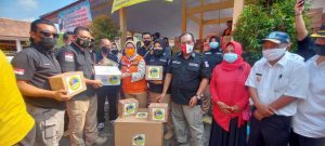 Ditresnarkoba Polda Jatim  Bantu Korban Terdampak Erupsi Gunung Semeru