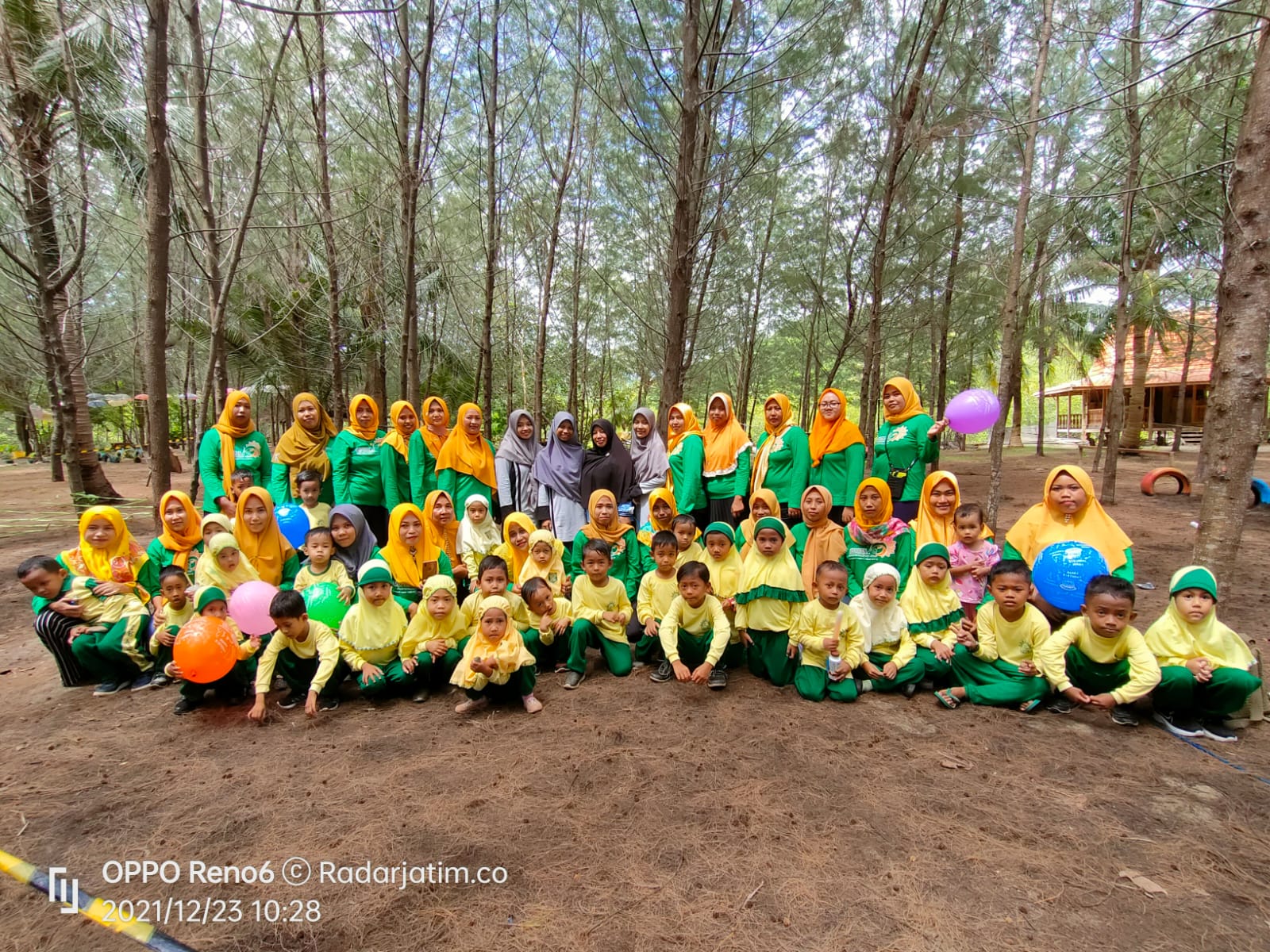  TK. Aisyiyah Bustanul Athfal 46 Daun Gelar Out Bound di ekowisata mangrove Superberu Daun Kecamatan Sangkapura, Kabupaten Gresik Jawa Timur didampingi oleh Wali Murid dan 4 Orang Guru Pembimbing, Pagi Hari Kamis (13/12).