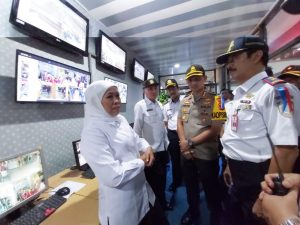 Tinjau Terminal Bus Purabaya Jelang NATARU, GUBERNUR KHOFIFAH Apresiasi Langkah Presisi POLRI Tes Urine Sopir dan Kondektur Bus