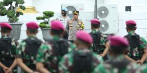 Ciptakan Kamtibmas Kondusif Perayaan Natal, Polrestabes Surabaya Terjunkan Personil Brimob dan Marinir