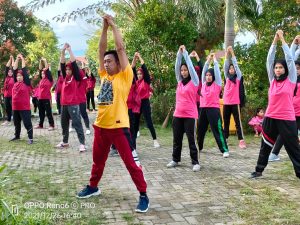 Senam Kebugaran Jasmani Bersama Digelar di Halaman Pesanggrahan Kabupaten Gresik Pulau Bawean