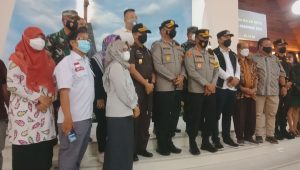 Pastikan Aman Jelang Natal, Kapolrestabes Bersama Wali Kota dan Kapolsek Gunung Anyar Cek Langsung Gereja Katolik Roh Kudus