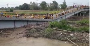 Jembatan Penghubung Desa di Benjeng Tiba-Tiba Ambruk, ini Tanggapan Kadis PUTR Gresik
