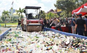 Jelang NATARU Polda Jatim Musnahkan Ribuan Narkoba dan Miras