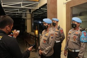 Cegah Pelanggaran Anggota, Kabid Propam Polda Jatim Bersama Anggota Mengecek Kedisiplinan dan Kesiapsiagaan Polsek Jajaran