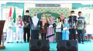 Wabup Gresik Aminatun Habibah Tekankan Pembentukan Karakter Anak ke Wali Siswa