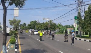 Polres Gresik Himbau Warga Disiplin Prokes di Jalan Raya