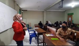 Mahasiswi Kampus Merdeka UNTAG Surabaya Semester Akhir Gelar Pendampingan Siswa SMP Bahrul Ulum, Sebagai Wujud Merdeka Belajar