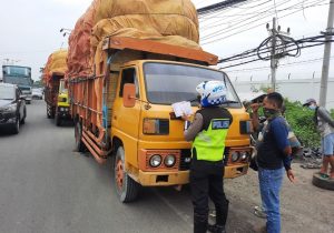 Kurangi Angka Kecelakaan, Satlantas Polres Gresik Tindak Tegas Menilang Belasan Truk ODOL