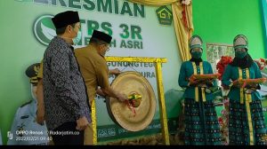 Camat Sangkapura Resmikan TPS3R Teguh Asri Desa Gunung Teguh