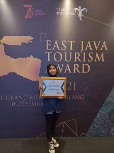 Mahasiswi Asal Bawean Meraih Penghargaan East Java Tourism Award 2021