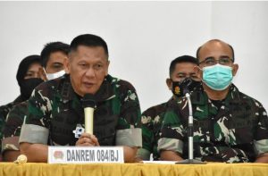 Pengarahan Danrem 084/BJ kepada Prajurit dan PNS pada Kegiatan Jam Komandan