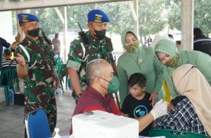 Denpom V/4 Surabaya Pomdam V/Brawijaya Gelar Vaksinasi Booster bagi Masyarakat