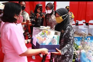 Pengurus Yayasan Kemala Bhayangkari Daerah Jatim Bangun MCK untuk Masyarakat Tonjung Bangkalan