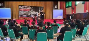 SMKN 6 Surabaya Gelar Pelatihan Keterampilan Tata Rias Rambut Pria, Disupport PT.Sekawan Kosmetik Wasantara