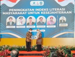 Wabup Gresik Terima Secara Simbolis Bantuan Pojok Baca Digital dari Kementerian dan Perpustakaan