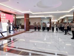 Kapolda Pimpin Serah Terima Jabatan Dirpamobvit Polda Jatim dan Kenaikan Pangkat Pengabdian