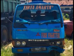 Tragis !  Seorang Pengemudi R2 Tewas Akibat Adu Banteng dengan Truk Tangki Air