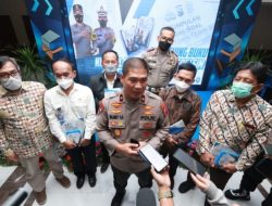 Dirlantas Polda Jatim Launching Buku Kumpulan Soal Ujian Teori SIM