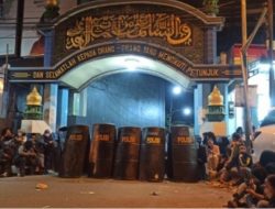Setelah 15 Jam Ponpes Shiddiqiyah Dikepung, Akhirnya Polisi Berhasil Tangkap Putra Kiyai yang Cabuli Santrinya