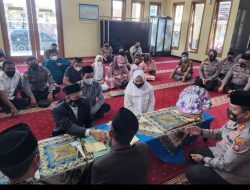 Kisah Haru Tahanan Polisi Menikah di Polres Blitar Kota
