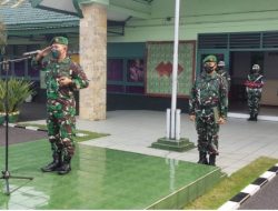 Dandim Surabaya Utara Letkol Inf Budi Handoko Pimpin Upacara Bendera di Lapangan Makodim