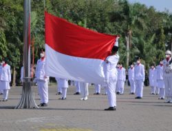 Momentun Hari Kemerdekaan RI ke 77, Bupati Gresik Serahkan Penghargaan Bagi Para Insan Berjasa Dan Berprestasi