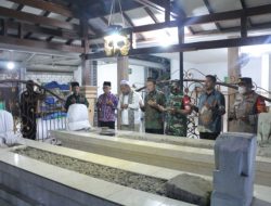 Bupati Gus Yani Sambut Komunitas Misi Ekspedisi Bengawan Solo (MEBS) di Desa Bedanten Gresik