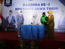 Raperda I DPD IWAPI Jatim, Gubernur Didampingi Bu Min Beri Prediksi UMKM 2030