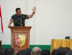 Komandan Korem 084/Bhaskara Jaya Berikan Arahan Cara Arif Menyikapi Era Digitalisasi kepada Prajurit dan PNS