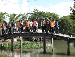 Banyak Makan Korban, Bupati Gus Muhdlor Pastikan Jembatan Kali Klurak Bakal Segera Dibangun Permanen