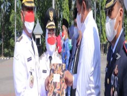 Momentum HUT RI ke 77, Bupati Gresik Serahkan Penghargaan Bagi Para Insan Berjasa dan Berprestasi