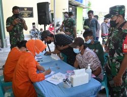 Masyarakat Senang, TNI Adakan Pengobatan dan Khitan Massal Gratis