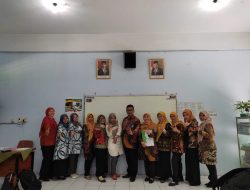 Dosen Pendidikan Akutansi Unesa Lakukan Pelatihan Berbasis Pembuatan E-LKPD Berbasis Flipbook