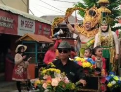 Pemdes Brangkal Gelar Karnaval,Kades Brangkal Pakai Kostum Prabu Siliwangi