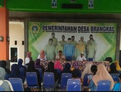 Pemdes Brangkal Balongpanggang Salurkan BLT , 88 KPM Senang Menerima Cuan