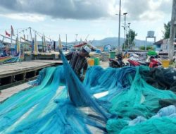 Gegara BBM Solar Mahal dan Langka, Nasib Nelayan di Pulau Bawean Semakin Sulit Melaut