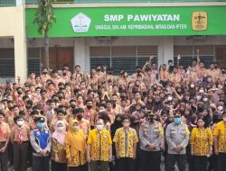 Polsek Sukomanunggal Berikan Penyuluhan Tentang Kenakalan Remaja Kepada Siswa Sekolah