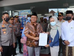 Antisipasi Kasus AKI, Kapolres dan Kadinkes Bondowoso Sidak Apotek