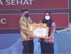 Komitmen Tingkatkan Derajat Kesehatan Masyarakat, Pemkab Gresik Diapresiasi Tiga Penghargaan Sekaligus Oleh Pemprov Jawa Timur