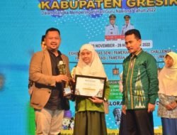 Serahkan Trophy Pemenang Lomba Menulis Surat Cinta, Bupati Gresik : Gerakan Literasi Bagian Dari Menyumbang IQ Nasional