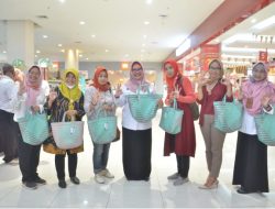 Wabup Gresik Bu Min Bersama DLH Kampanye Diet Kantong Plastik