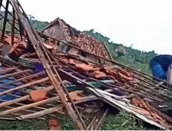 Sejumlah Rumah Warga Hancur Akibat Angin Kencang dan Tingginya Intensitas Curah Hujan