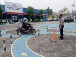 Satlantas Polres Gresik Beri Pelatihan Coaching Clinic Gratis Bagi Praktek SIM yang Gagal
