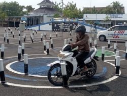 Bantu Pemohon SIM, Satpas Sat Lantas Polres Nganjuk Gulirkan Pelatihan Uji Teori dan Praktek SIM Gratis