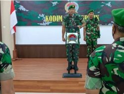 Dandim 0817/ Gresik Pimpin Korp Raport Pindah Satuan Dua Perwira Terbaik