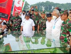 Pangdam V/Brawijaya Mayjen TNI Nurchahyanto Tanam Padi IDAMAN di Gresik