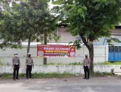Rawan Laka di Saat Nataru, Satlantas Polres Gresik Pasang Spanduk Himbauan