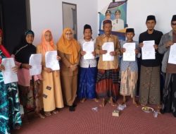 Terima Bantuan RTLH TA 2022,  Warga Desa Madulang Senyum Bahagia