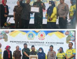 Dandim 0817/ Gresik Terima Penghargaan Turut Berkontribusi dan Peduli Olahraga Porprov Jatim 2022